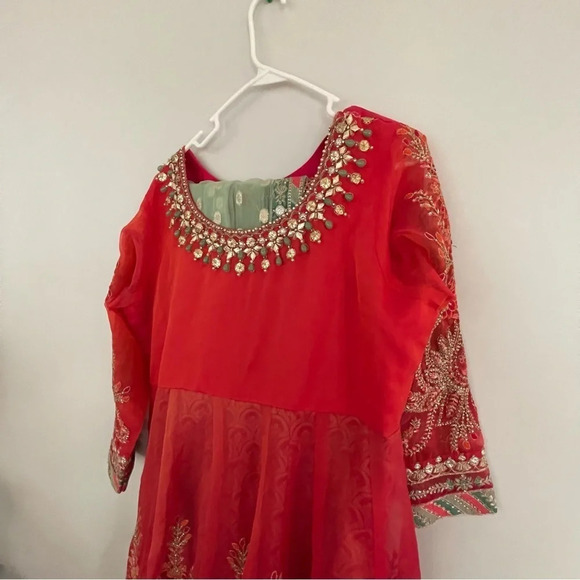 María B | Pishwas (long maxi dress) Punjabi/Indian suit with Embroidery - Large - Picture 7 of 8